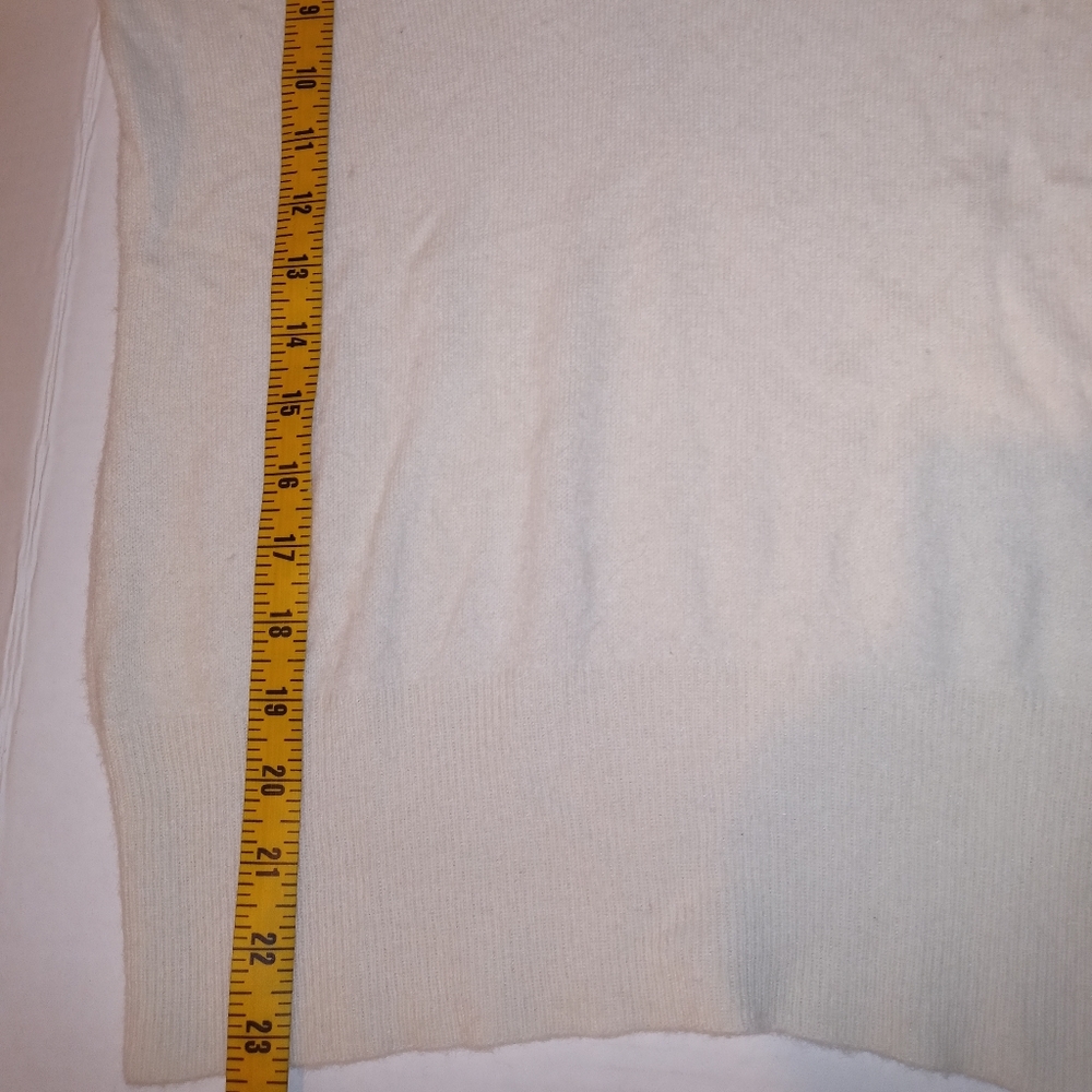 Neiman Marcus Cashmere off white Sweater - Picture 7 of 8